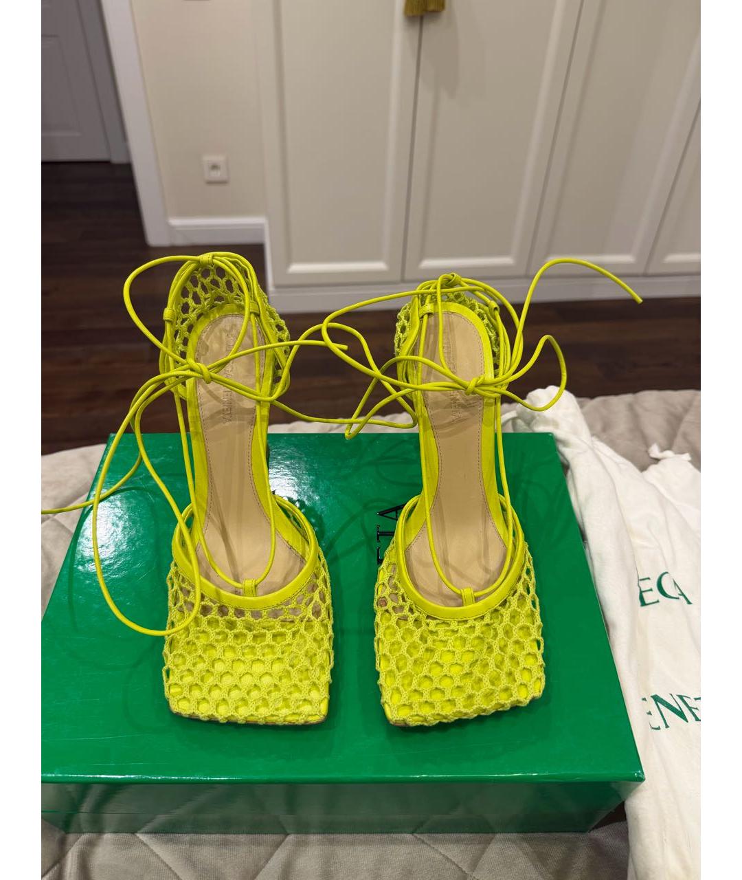 BOTTEGA VENETA Салатовые кожаные босоножки, фото 2