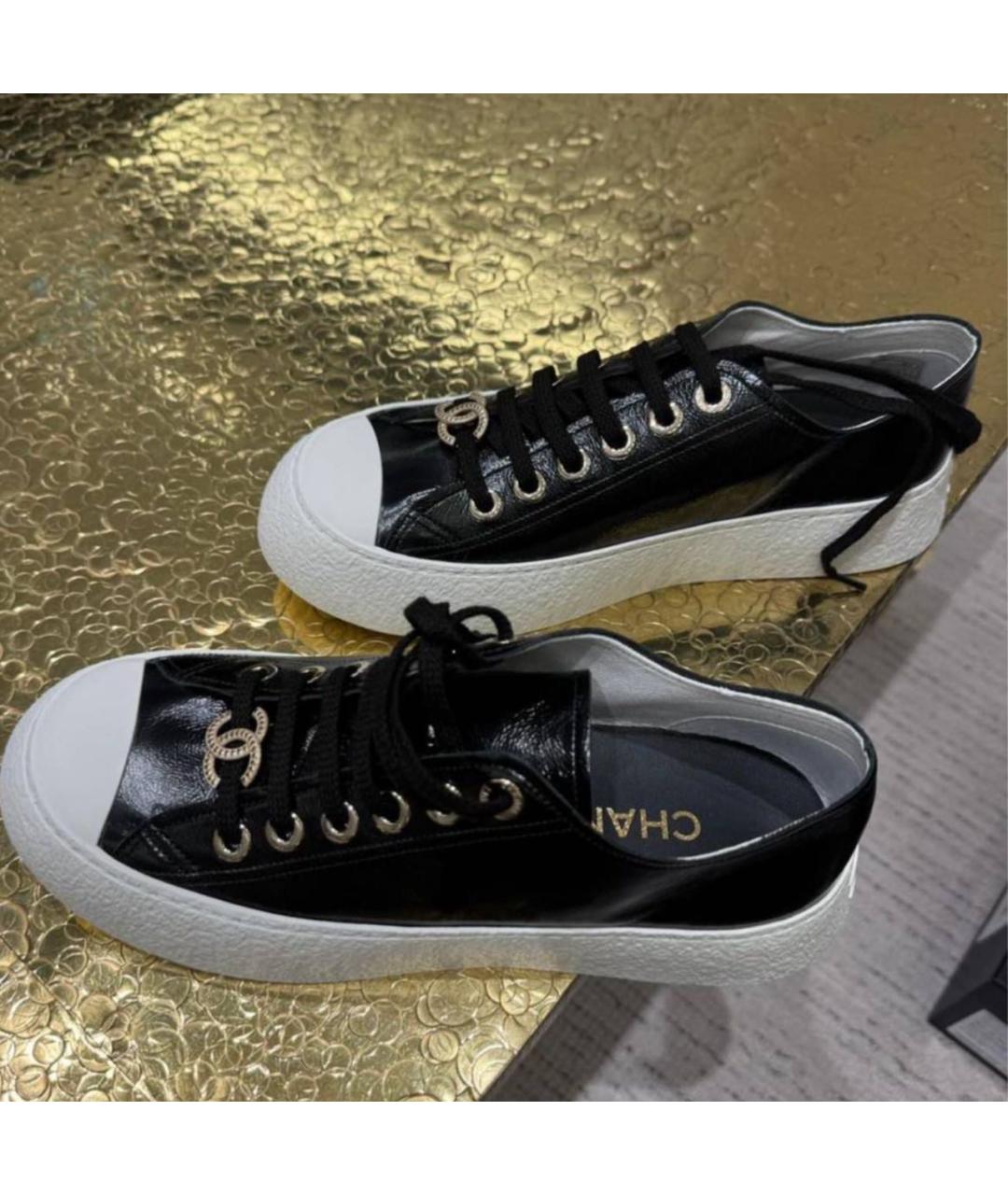 CHANEL Черные кеды из лакированной кожи, фото 2