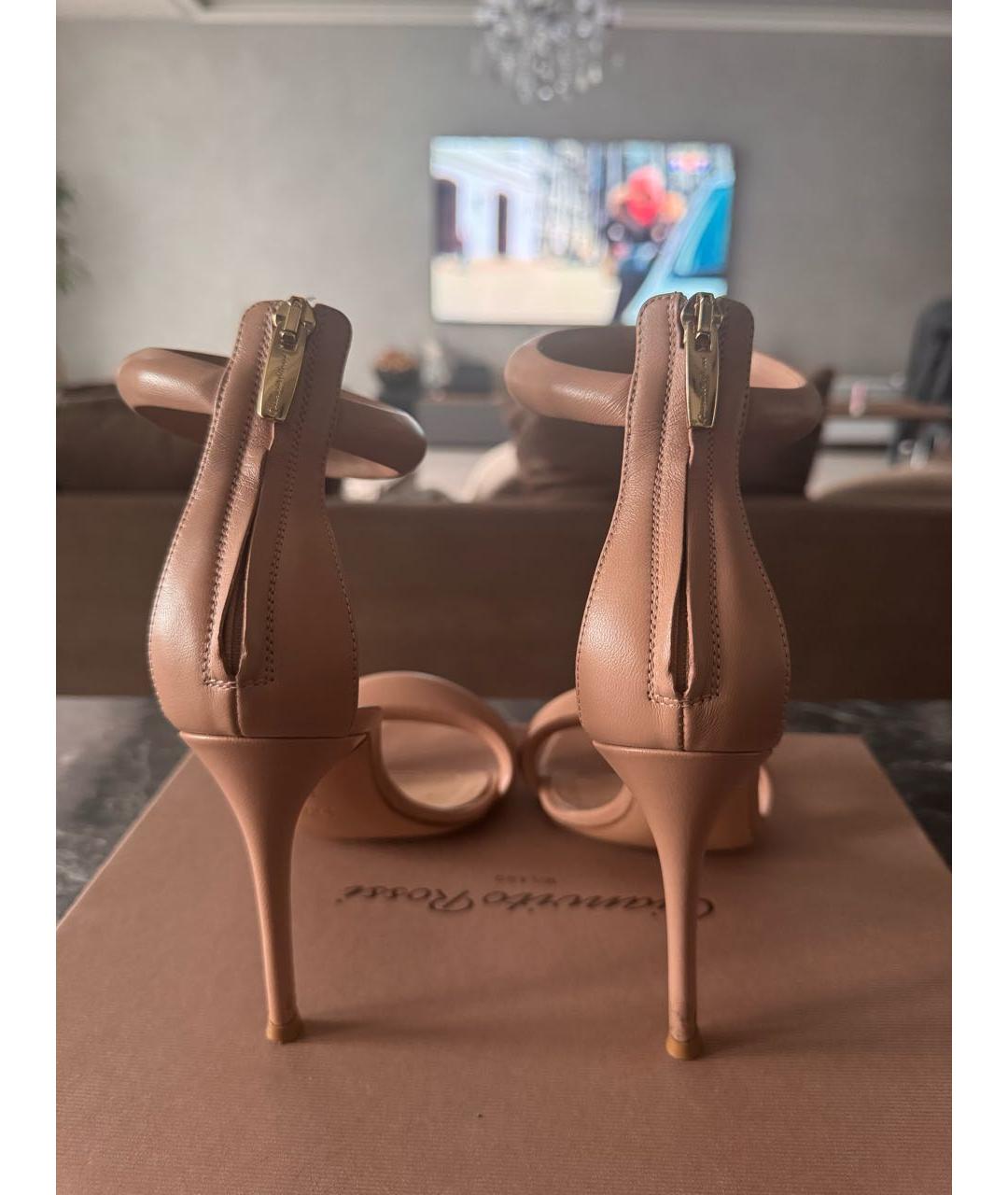 GIANVITO ROSSI Бежевые кожаные босоножки, фото 4