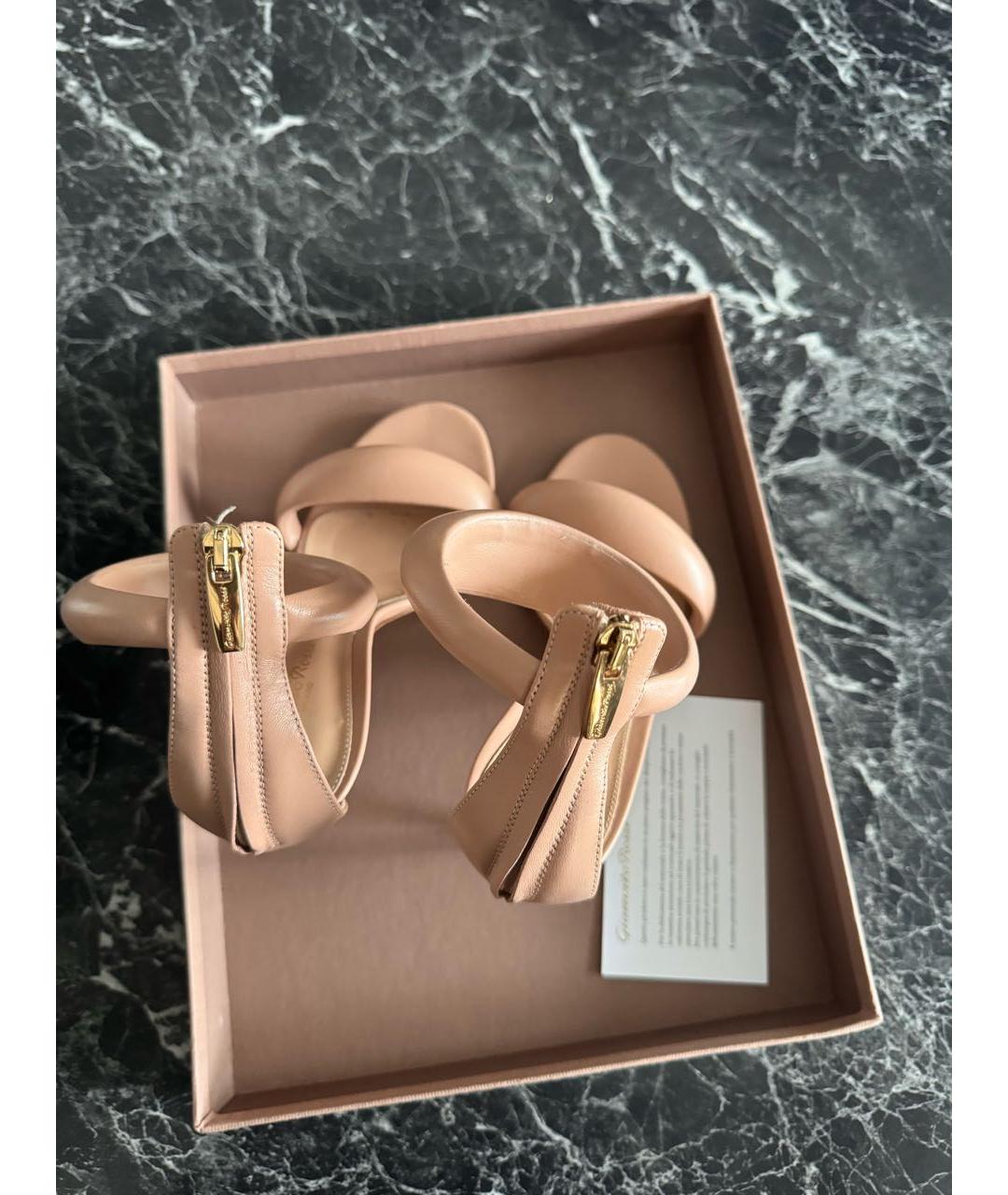 GIANVITO ROSSI Бежевые кожаные босоножки, фото 3