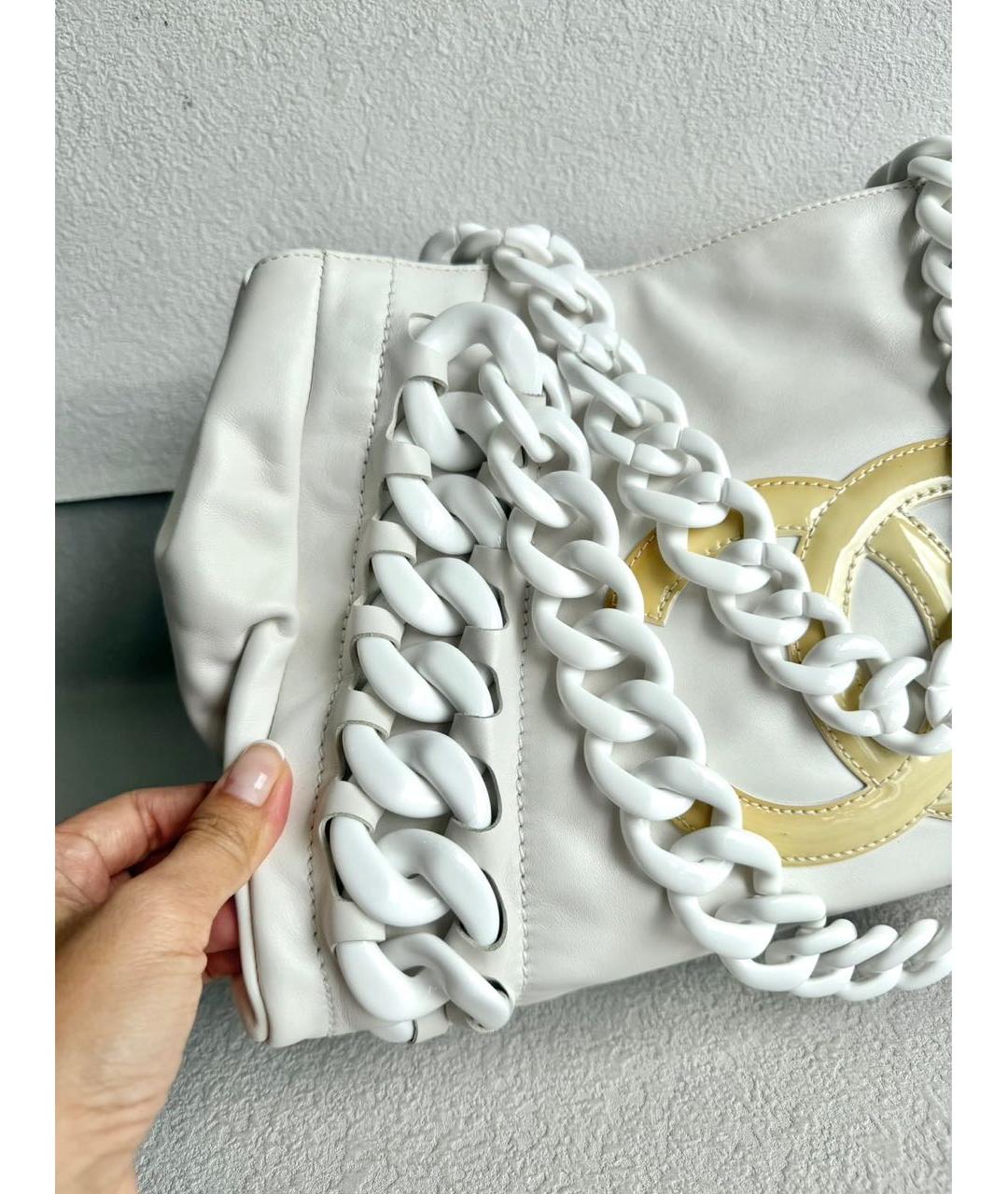 CHANEL Белая кожаная сумка через плечо, фото 2