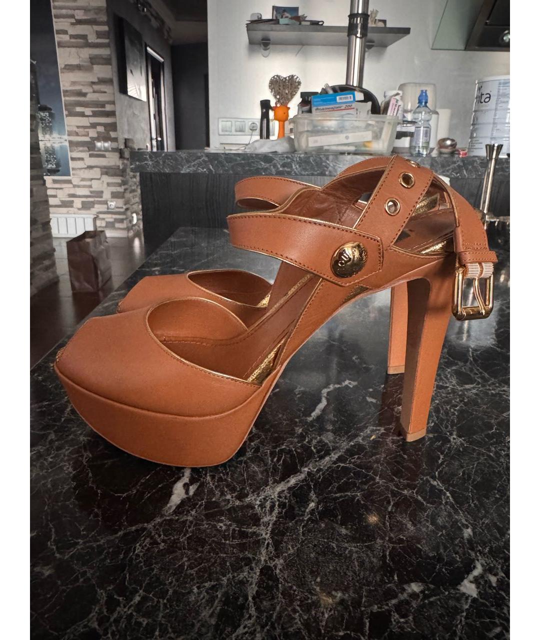 LOUIS VUITTON Коричневые кожаные босоножки, фото 5