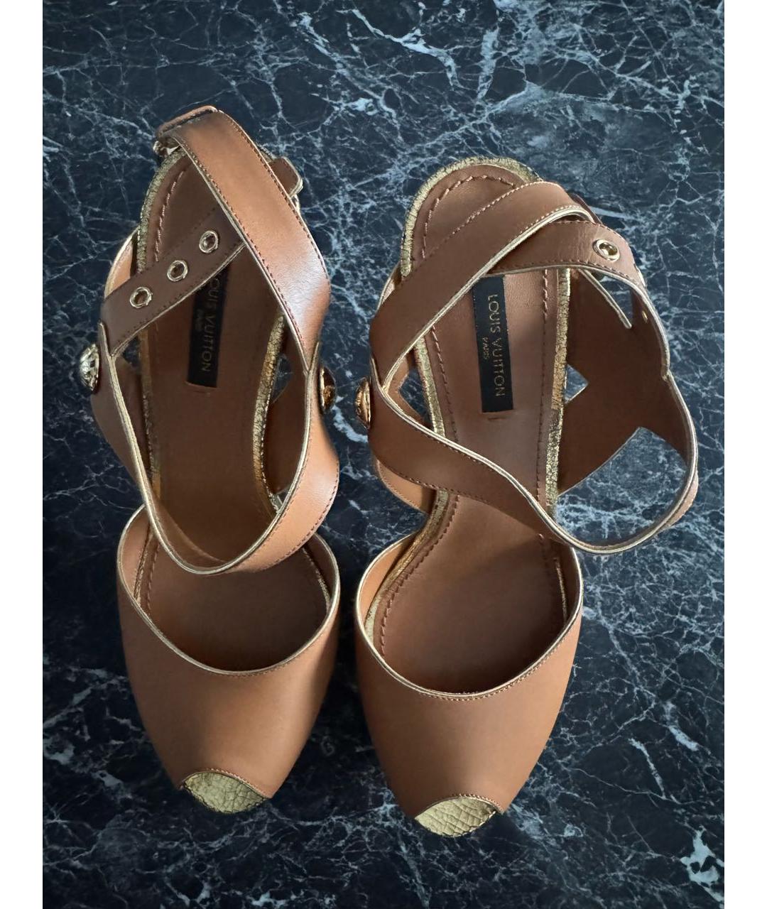 LOUIS VUITTON Коричневые кожаные босоножки, фото 3