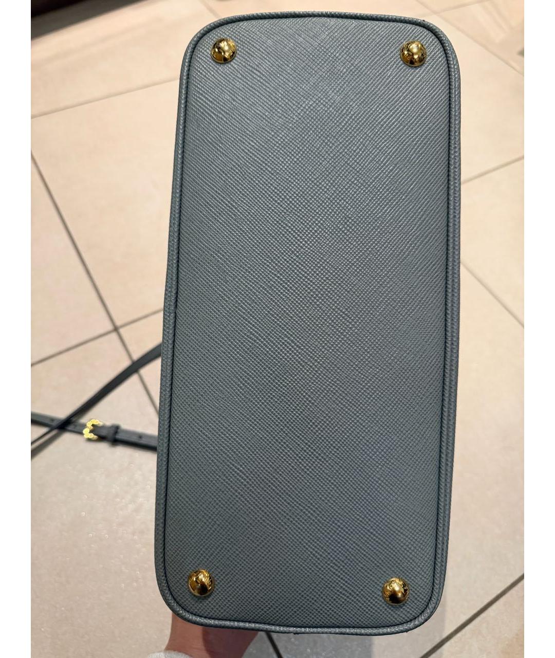 PRADA Серая кожаная сумка с короткими ручками, фото 4