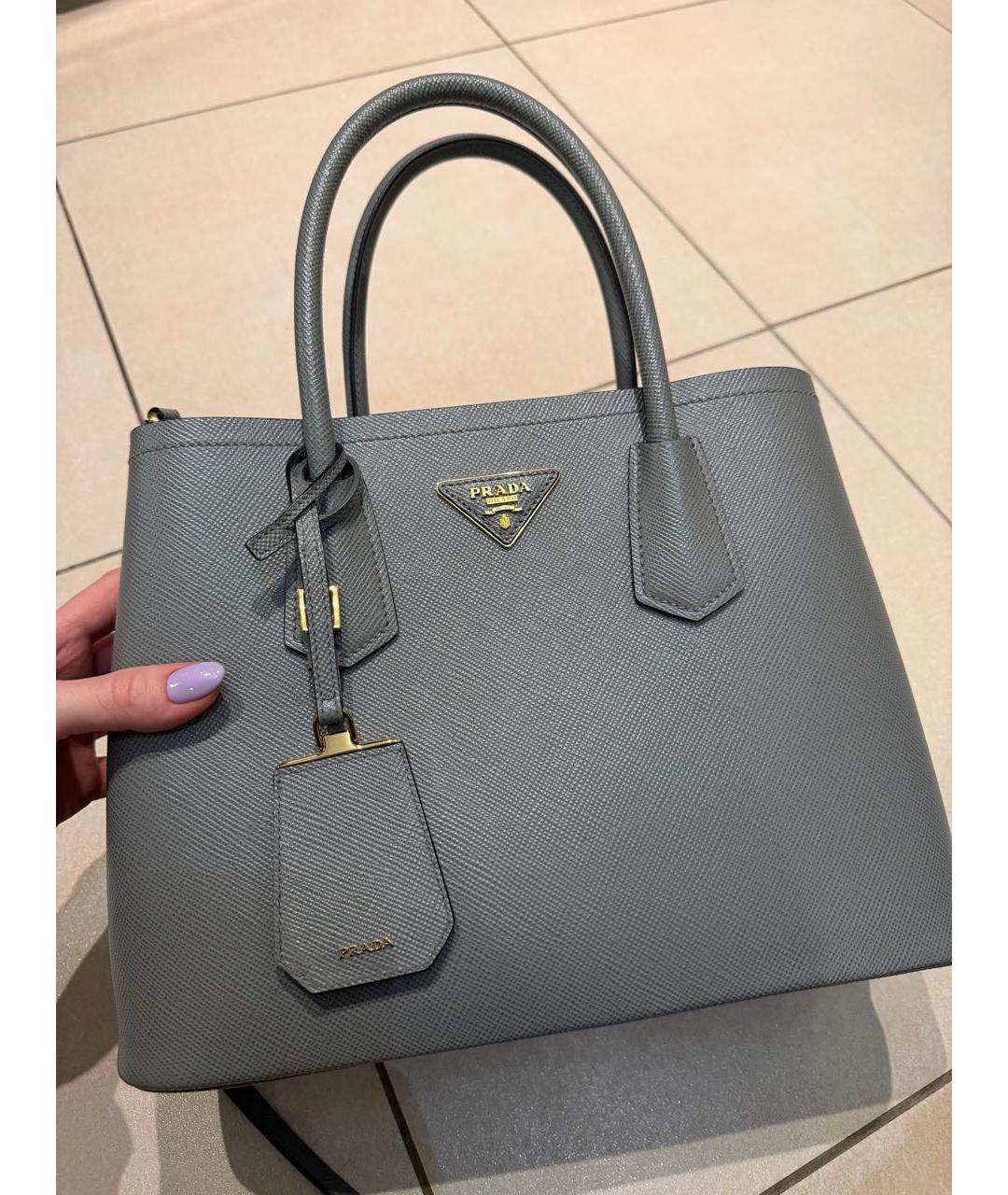 PRADA Серая кожаная сумка с короткими ручками, фото 7