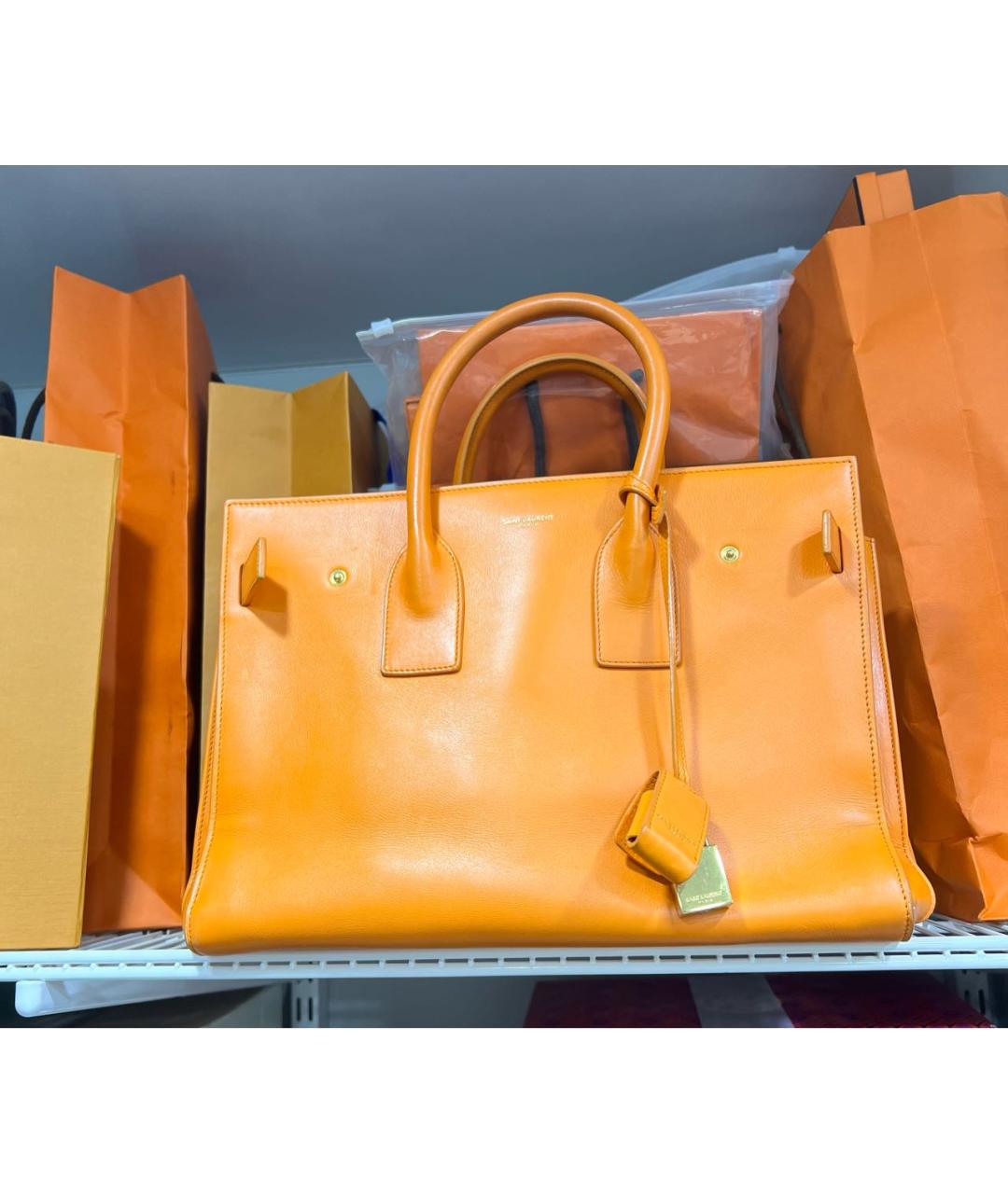 SAINT LAURENT Оранжевая кожаная сумка тоут, фото 2