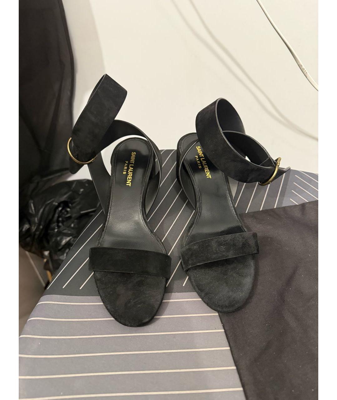SAINT LAURENT Черные замшевые босоножки, фото 2