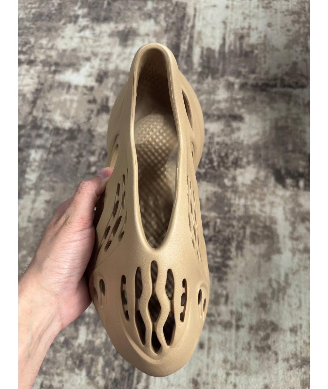 ADIDAS YEEZY Бежевые резиновые шлепанцы, фото 2