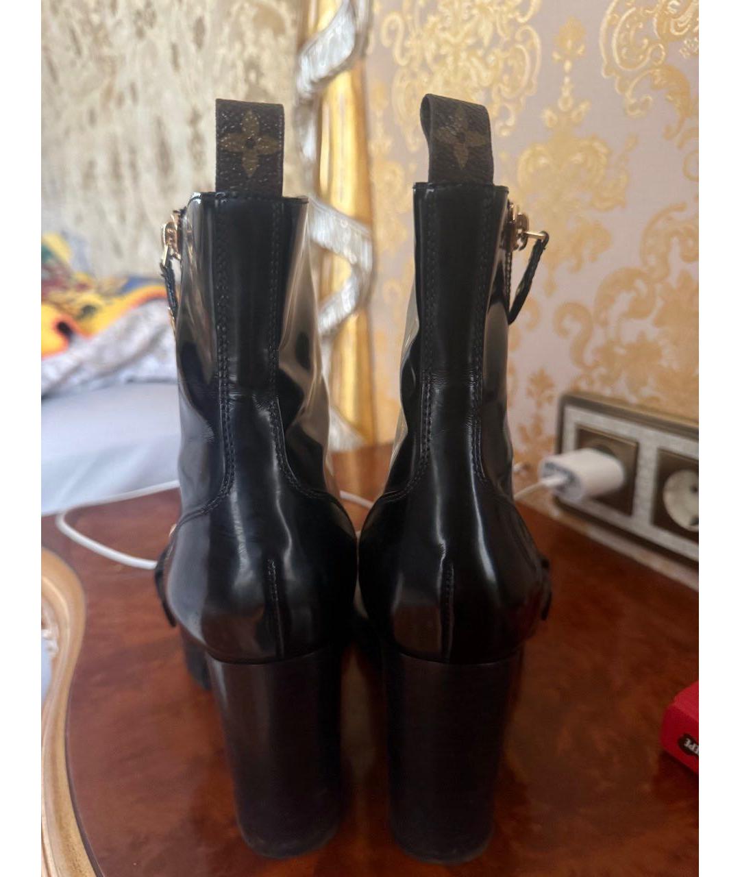 LOUIS VUITTON Черные ботильоны из лакированной кожи, фото 4