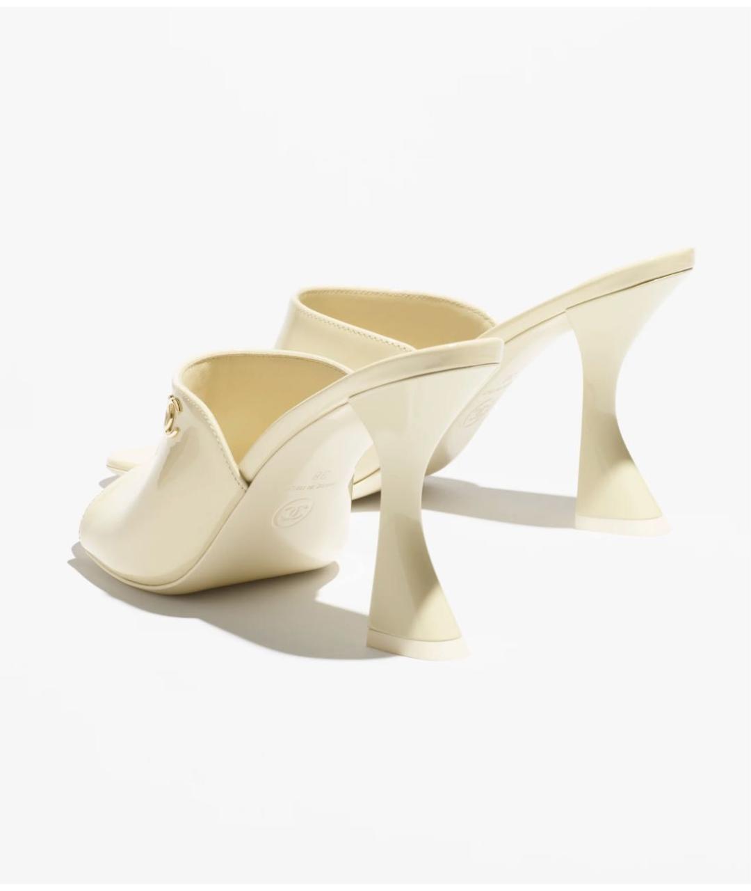 CHANEL Бежевые сабо из лакированной кожи, фото 2