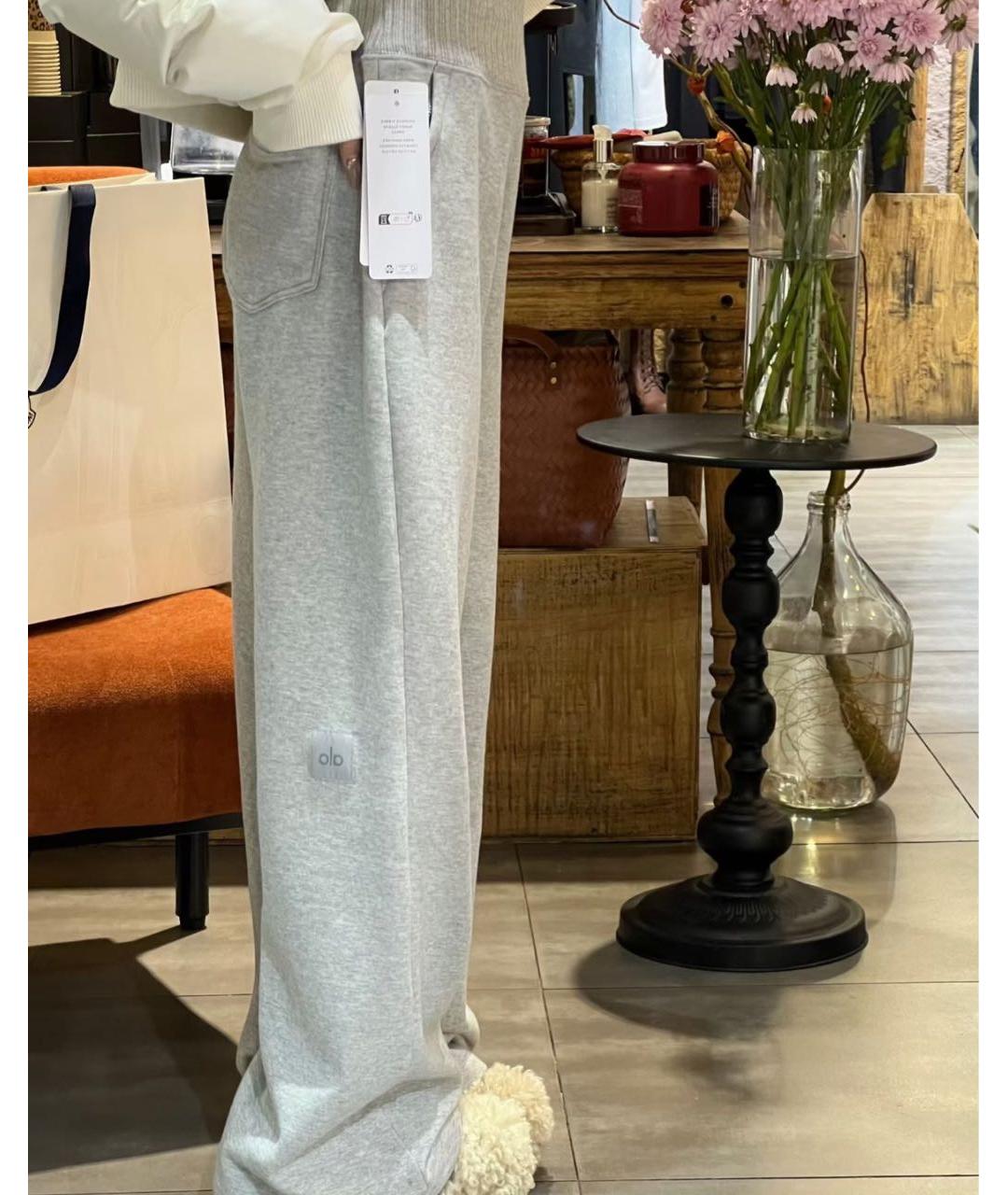 ALO YOGA Серые спортивные брюки и шорты, фото 6