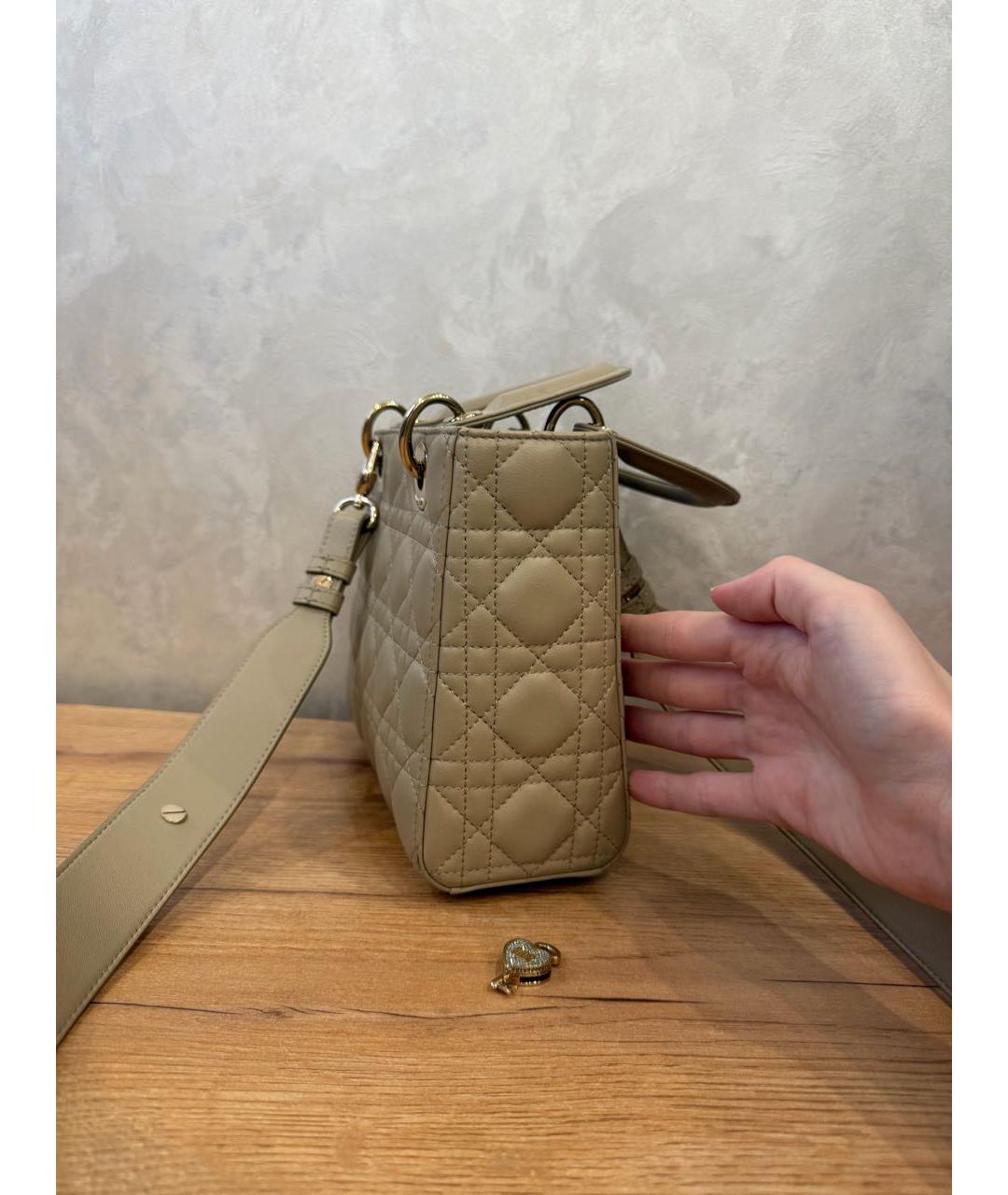 CHRISTIAN DIOR Бежевая кожаная сумка с короткими ручками, фото 3