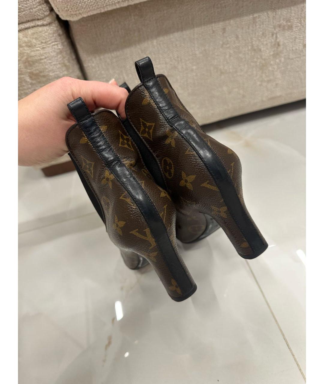 LOUIS VUITTON Коричневые ботильоны, фото 3
