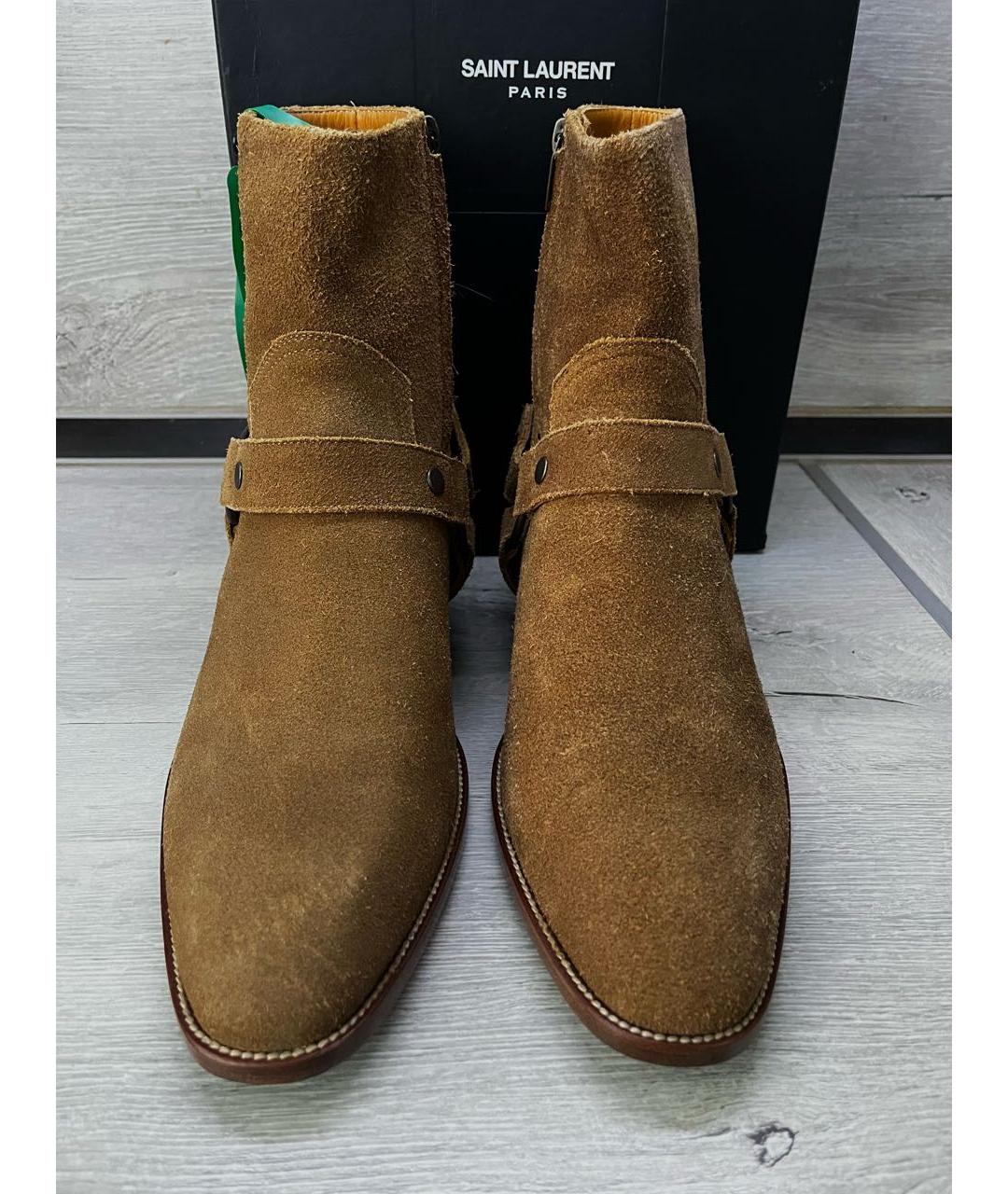 SAINT LAURENT Коричневые замшевые высокие ботинки, фото 3