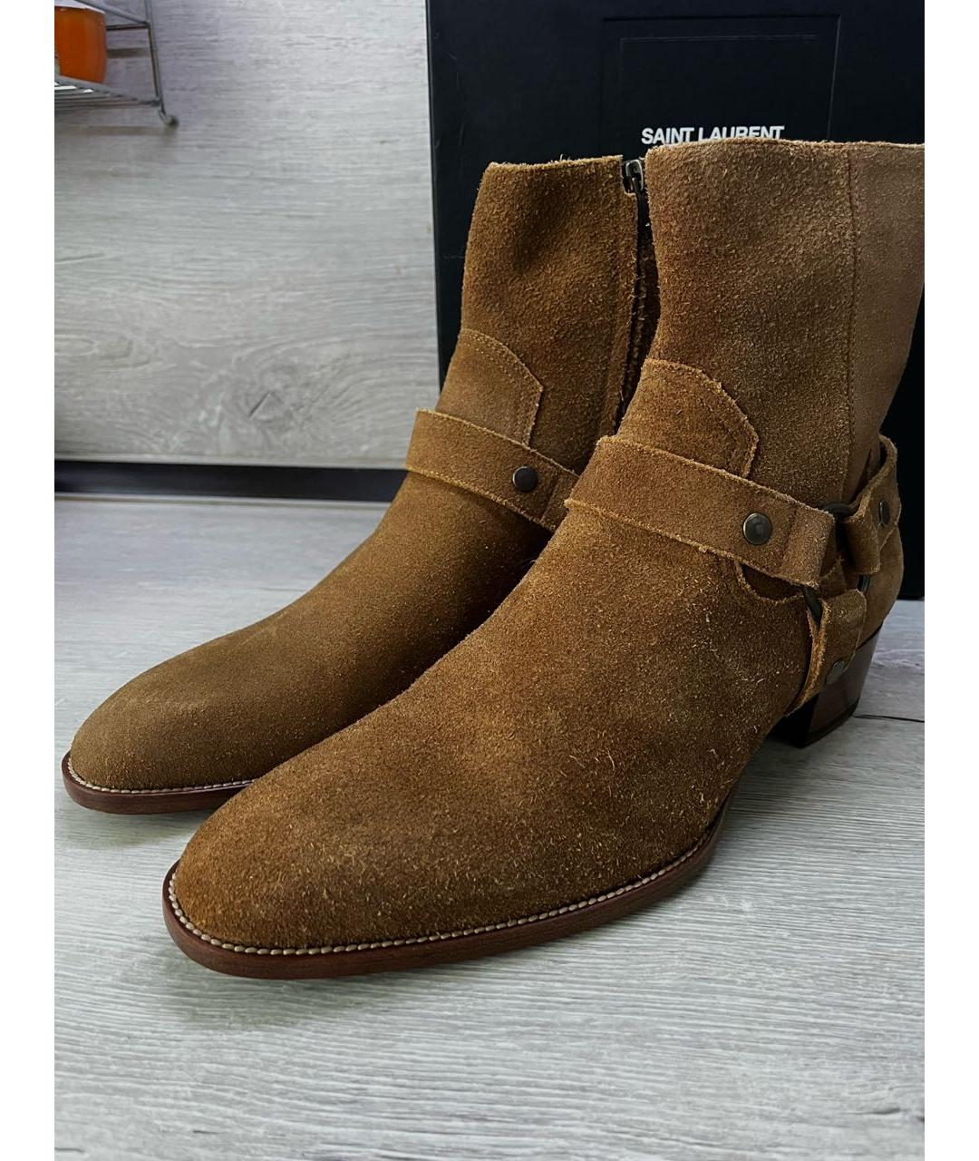 SAINT LAURENT Коричневые замшевые высокие ботинки, фото 2