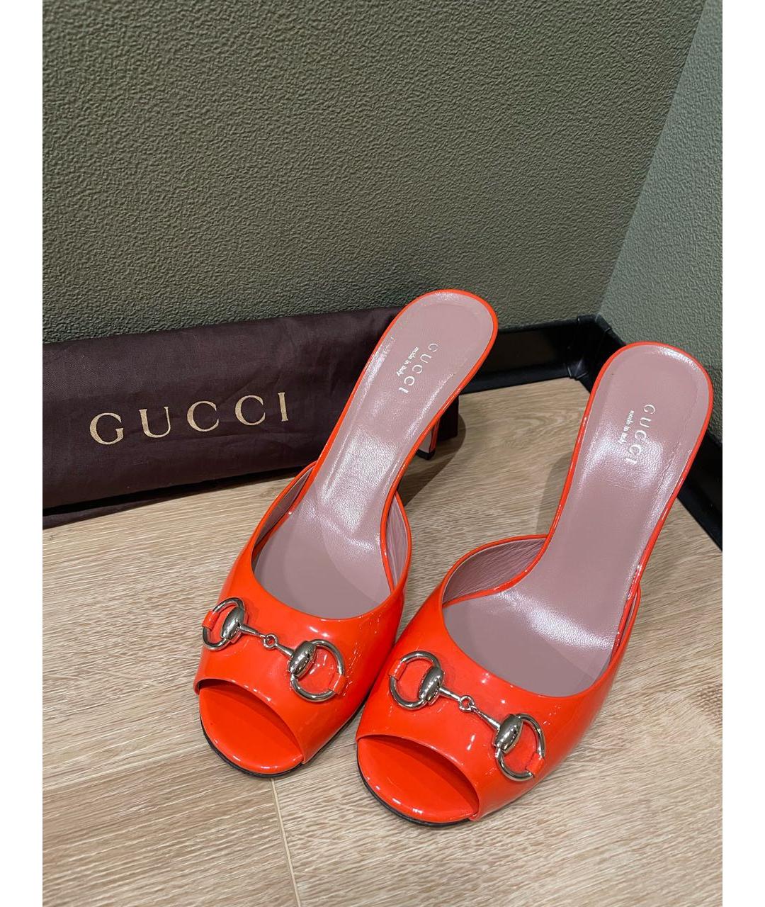 GUCCI Оранжевое мюли из лакированной кожи, фото 6