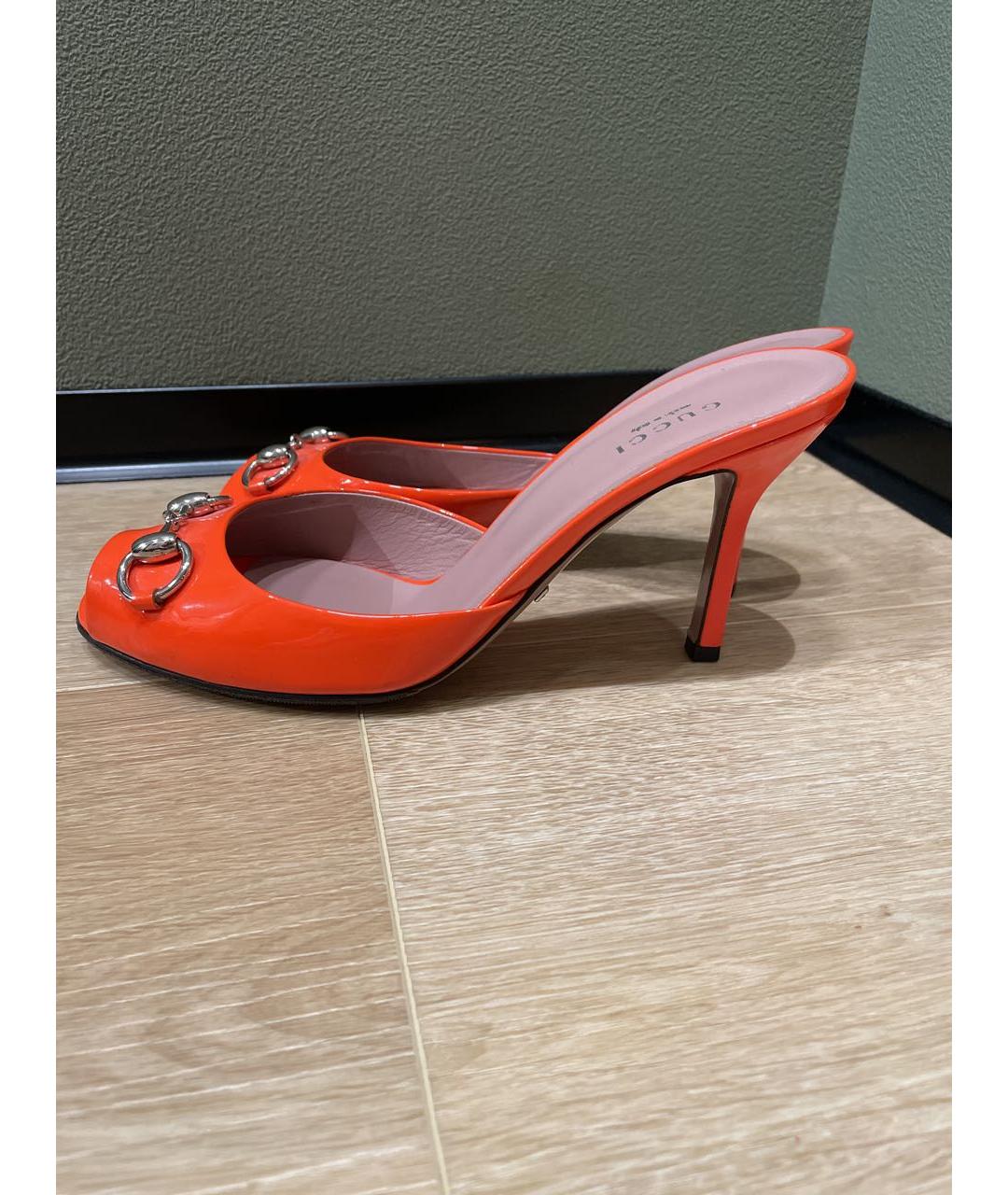GUCCI Оранжевое мюли из лакированной кожи, фото 7