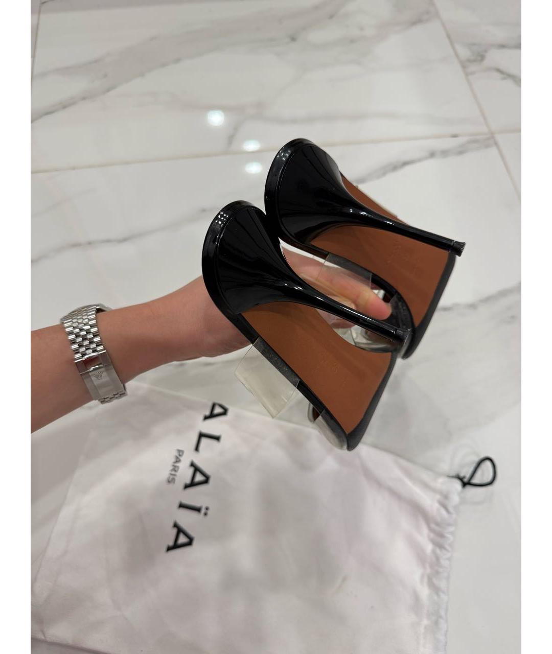 ALAIA Черные мюли из лакированной кожи, фото 4