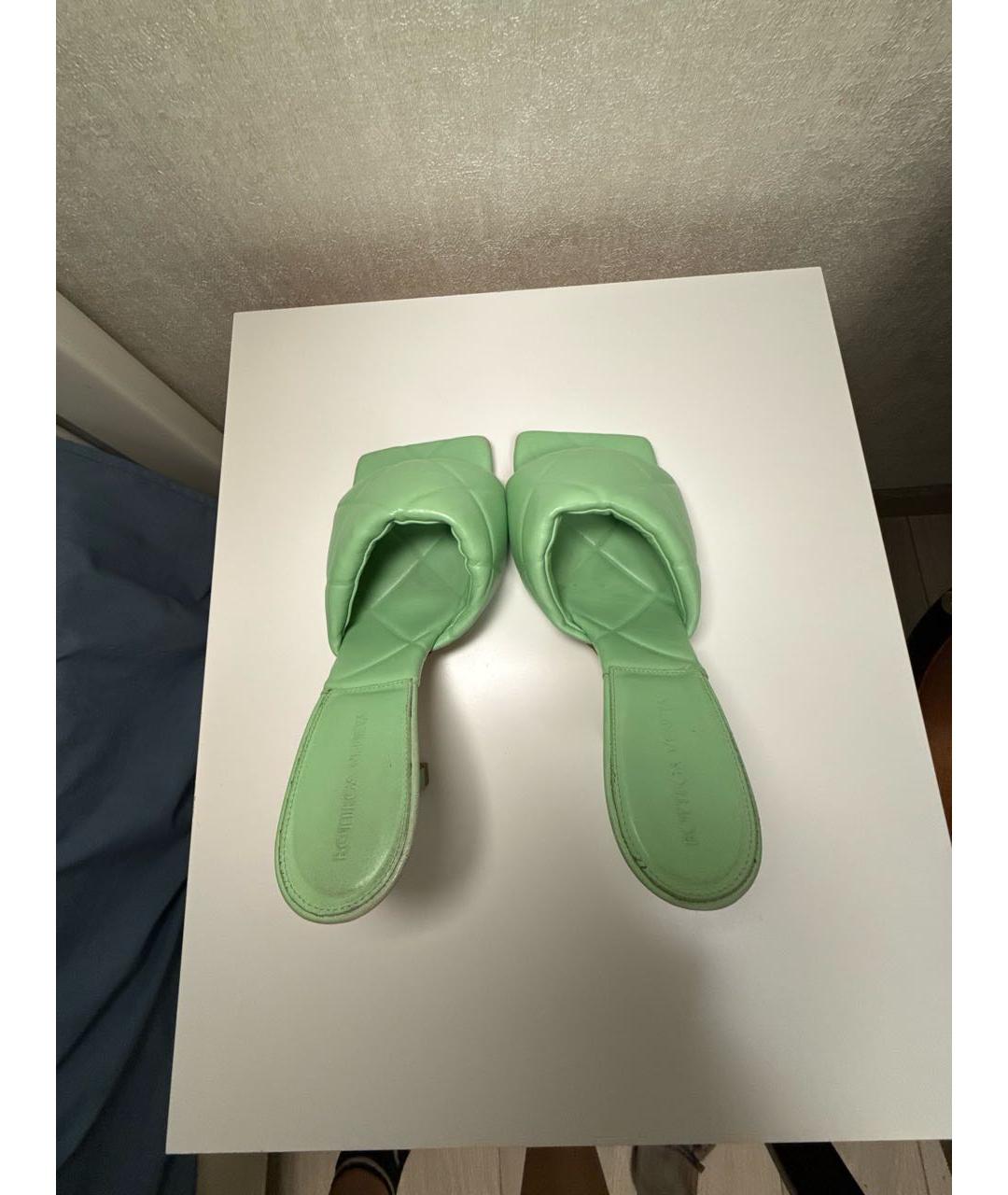 BOTTEGA VENETA Салатовые кожаные мюли, фото 3