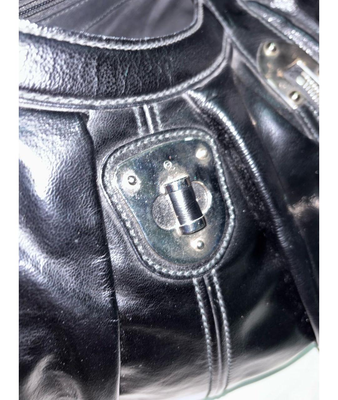 ALEXANDER MCQUEEN Черная сумка тоут из лакированной кожи, фото 6