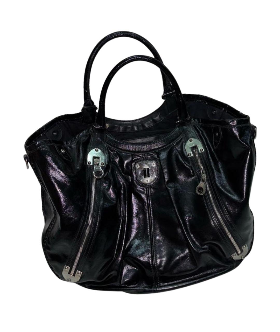 ALEXANDER MCQUEEN Черная сумка тоут из лакированной кожи, фото 1