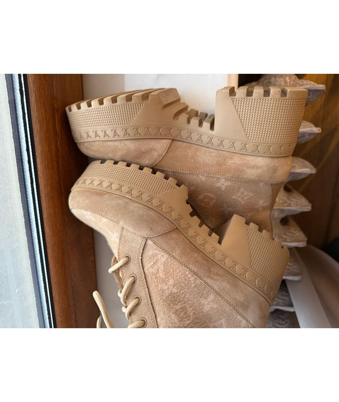 LOUIS VUITTON Бежевые замшевые ботинки, фото 6