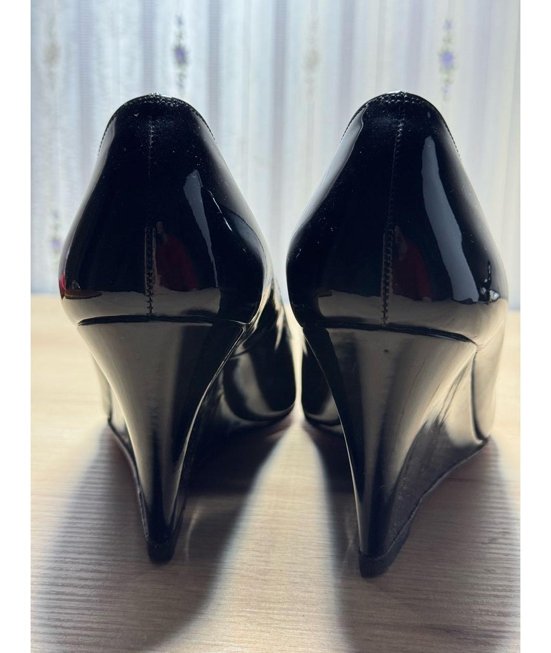 CHRISTIAN LOUBOUTIN Черные туфли из лакированной кожи, фото 4