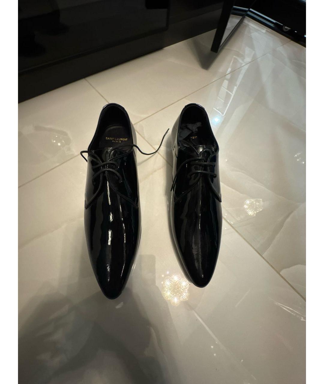 SAINT LAURENT Черные брогги и оксфорды из лакированной кожи, фото 2