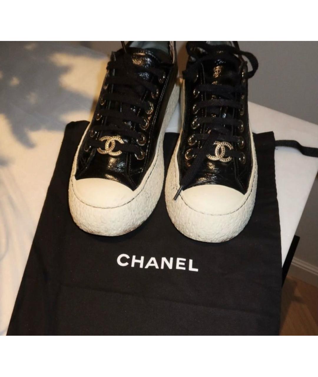 CHANEL Черные кеды из лакированной кожи, фото 3