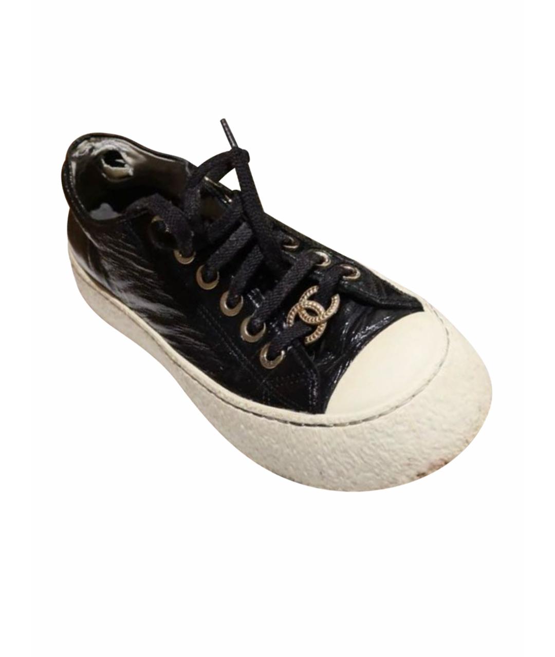 CHANEL Черные кеды из лакированной кожи, фото 1