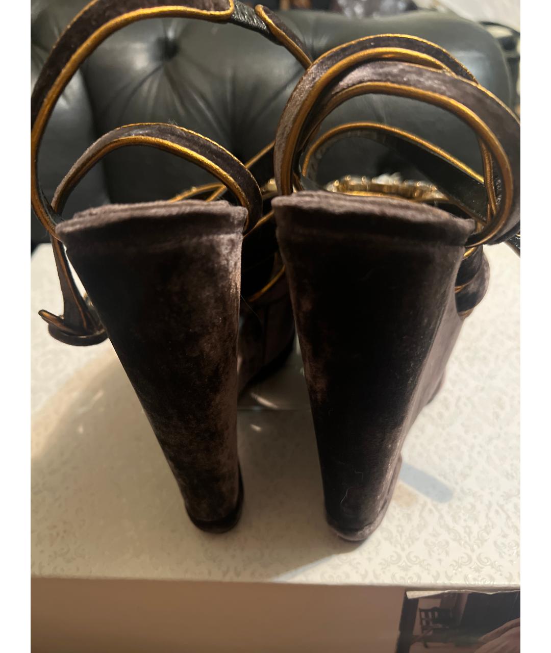 DOLCE&GABBANA Коричневые бархатные босоножки, фото 4