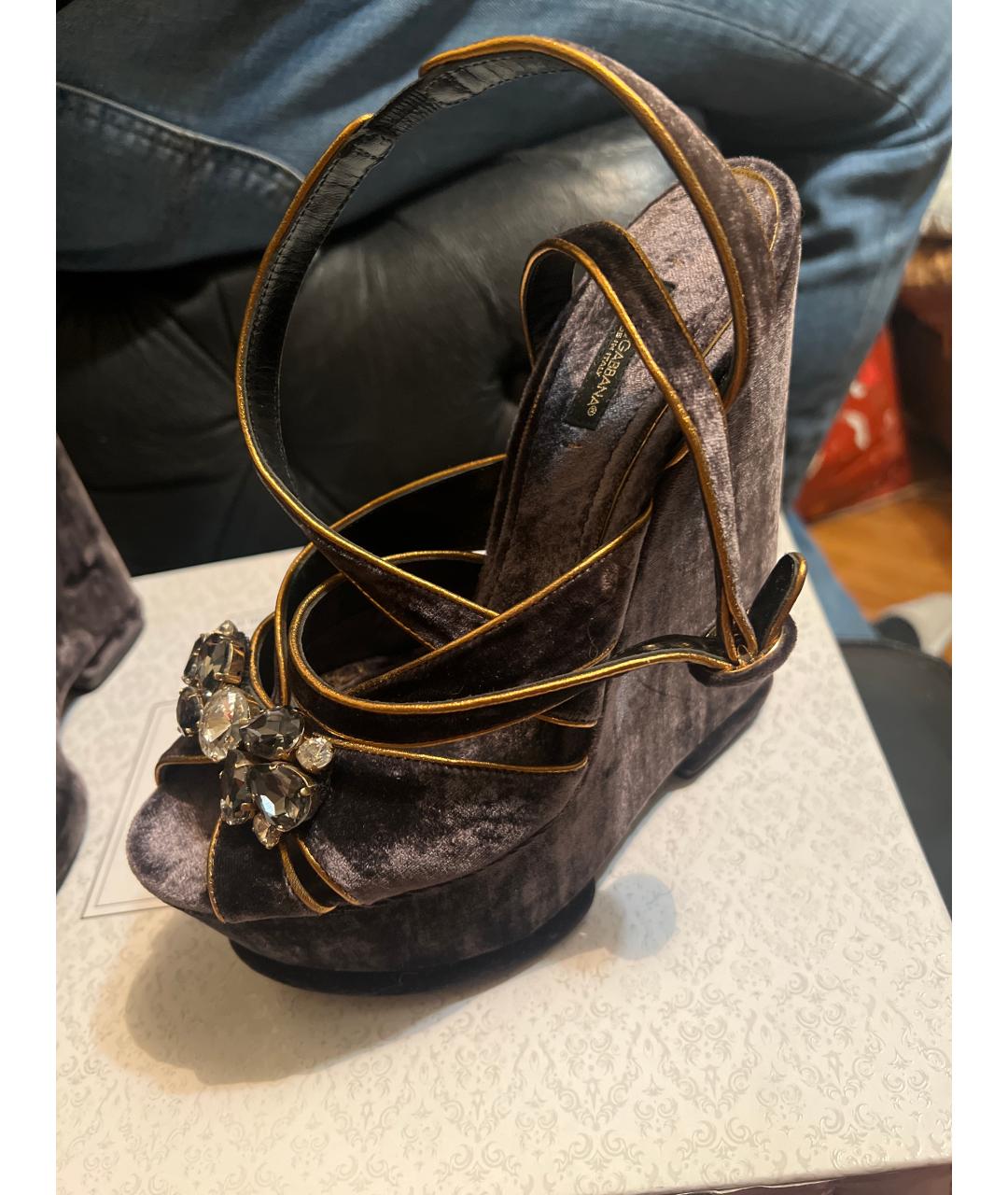 DOLCE&GABBANA Коричневые бархатные босоножки, фото 6