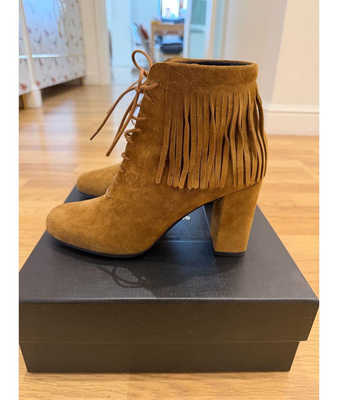 SAINT LAURENT Горчичные замшевые ботильоны, фото 5