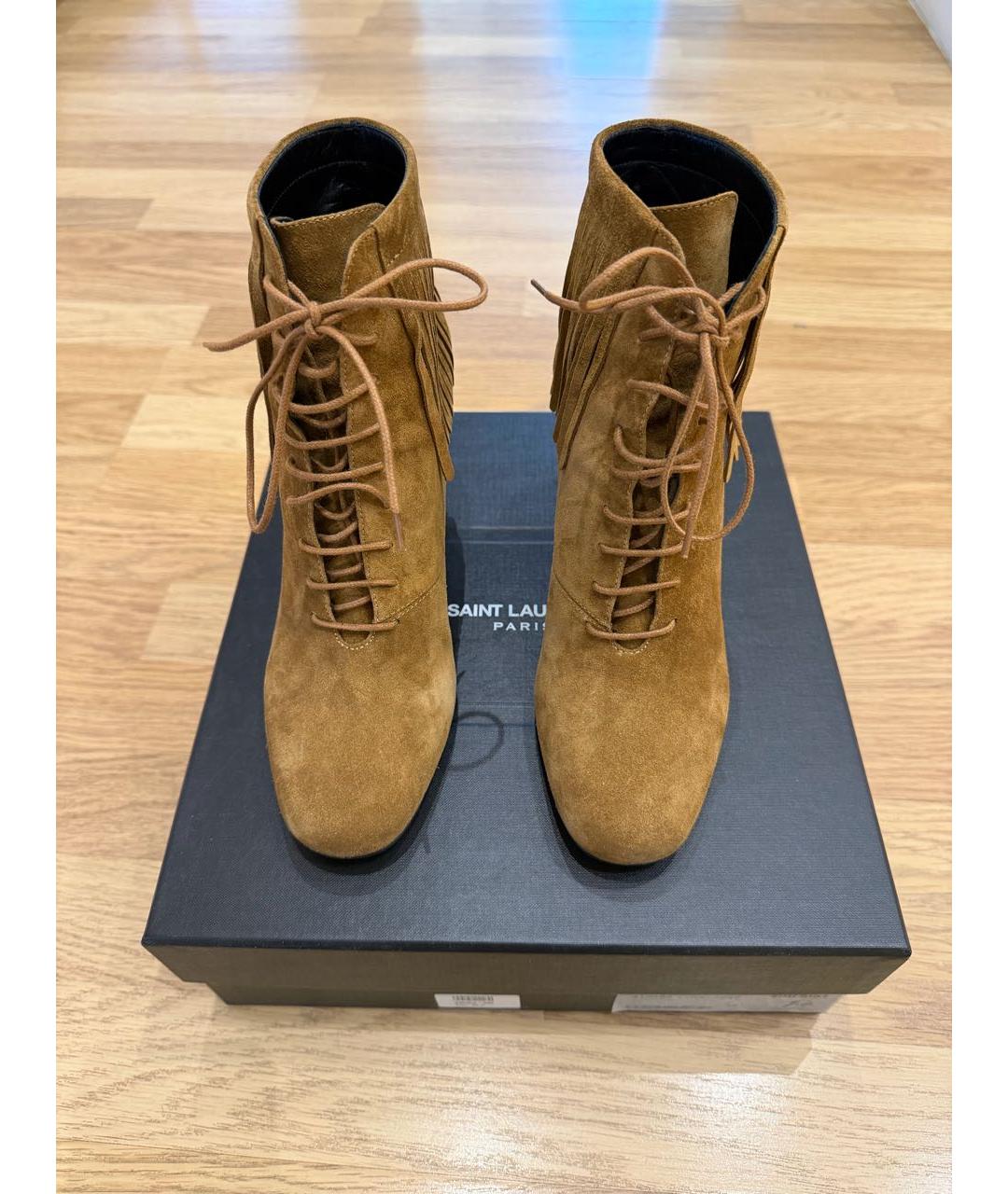 SAINT LAURENT Горчичные замшевые ботильоны, фото 2