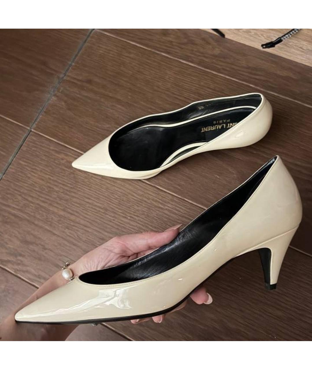 SAINT LAURENT Бежевые туфли из лакированной кожи, фото 2