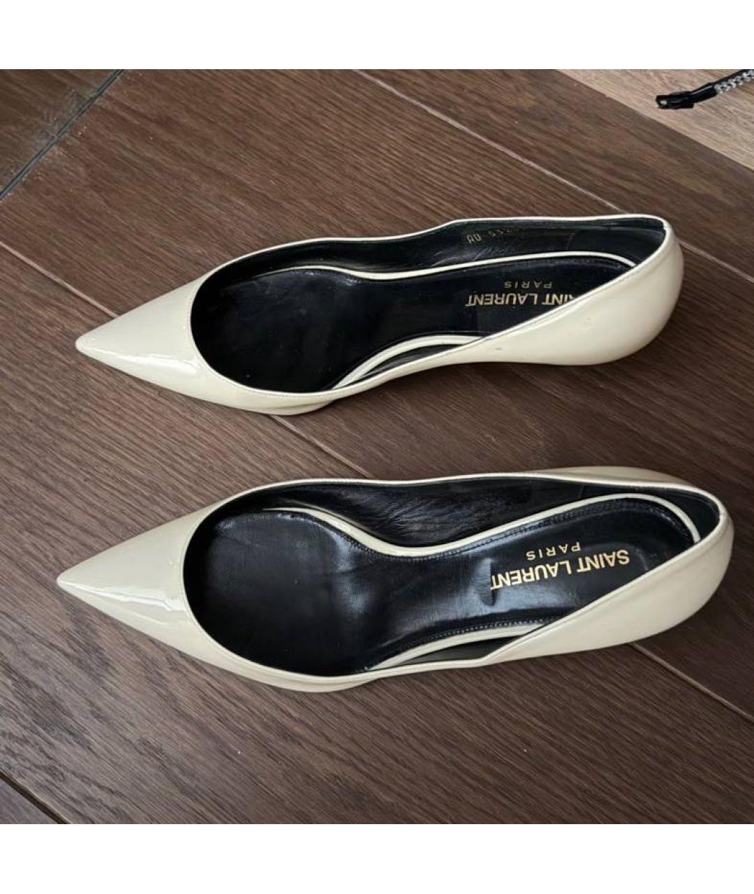 SAINT LAURENT Бежевые туфли из лакированной кожи, фото 3