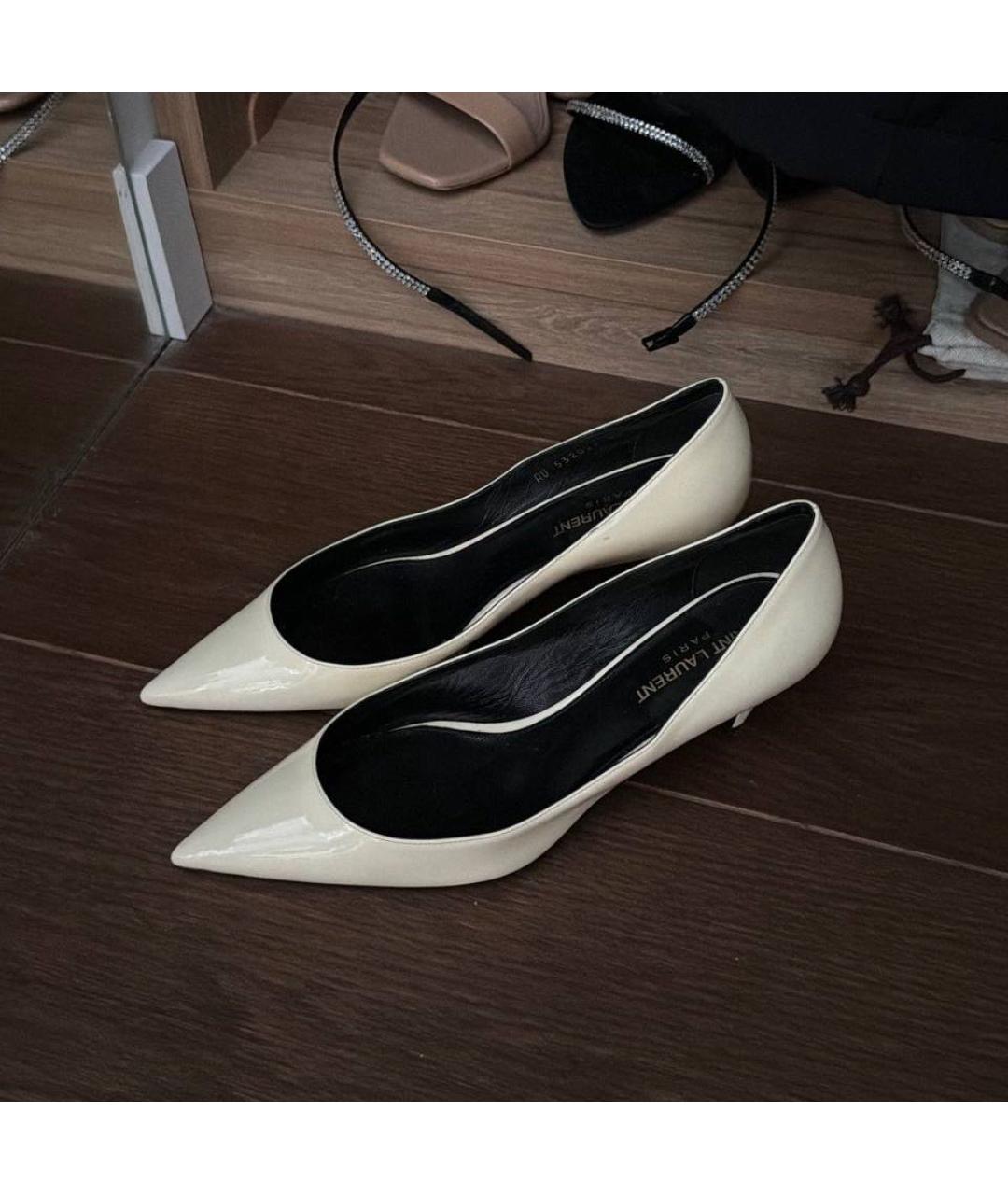 SAINT LAURENT Бежевые туфли из лакированной кожи, фото 5