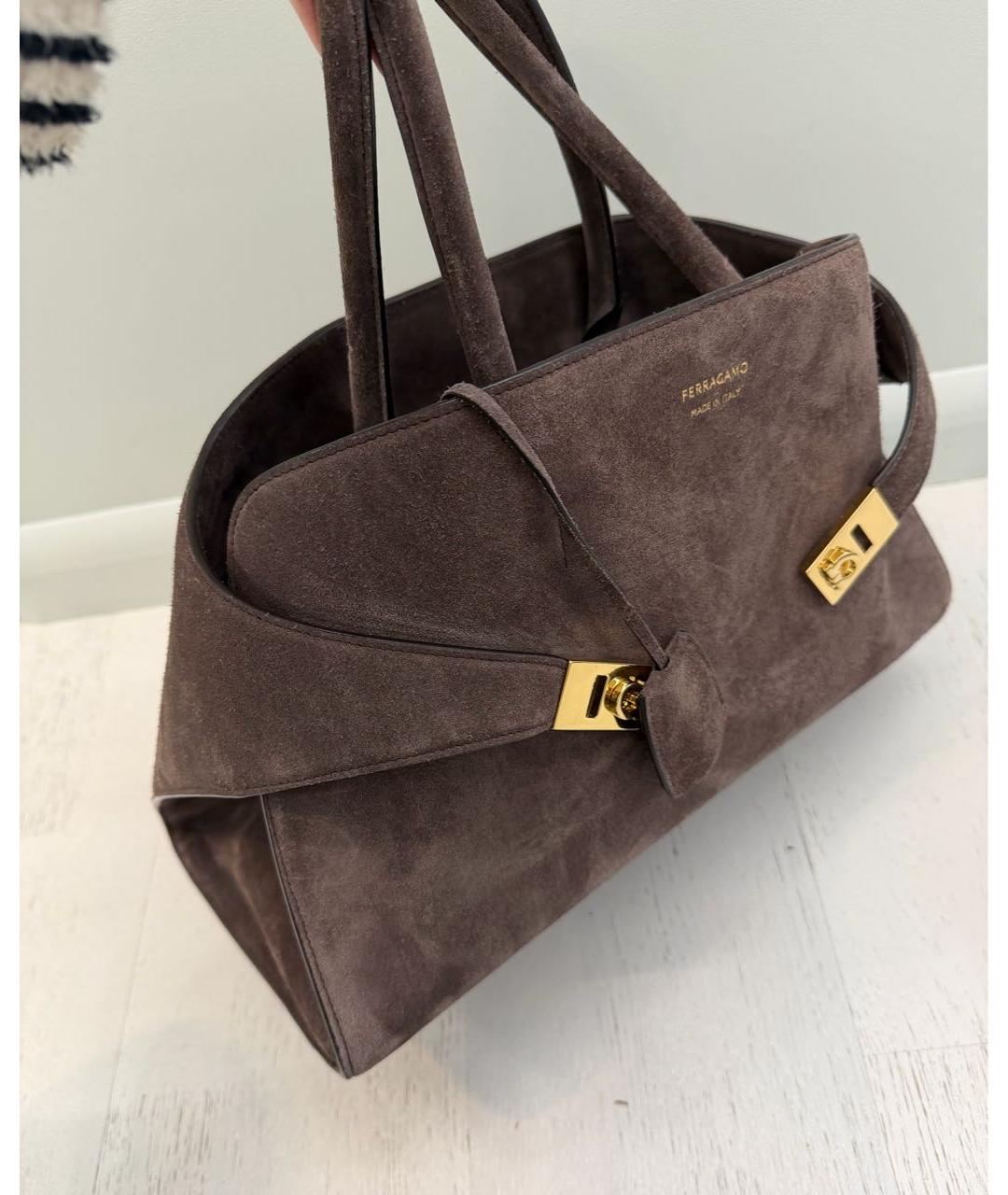 FERRAGAMO Коричневая замшевая сумка тоут, фото 2