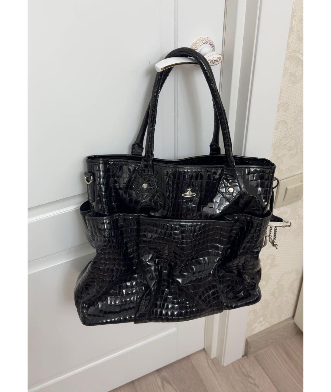 VIVIENNE WESTWOOD Черная сумка через плечо из лакированной кожи, фото 7