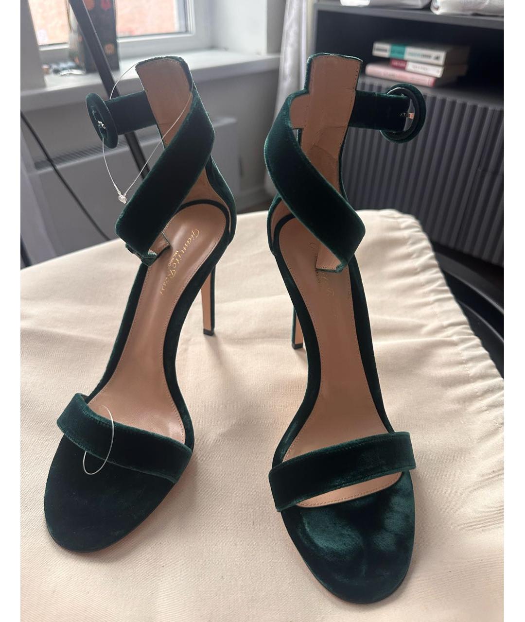 GIANVITO ROSSI Зеленые бархатные босоножки, фото 2