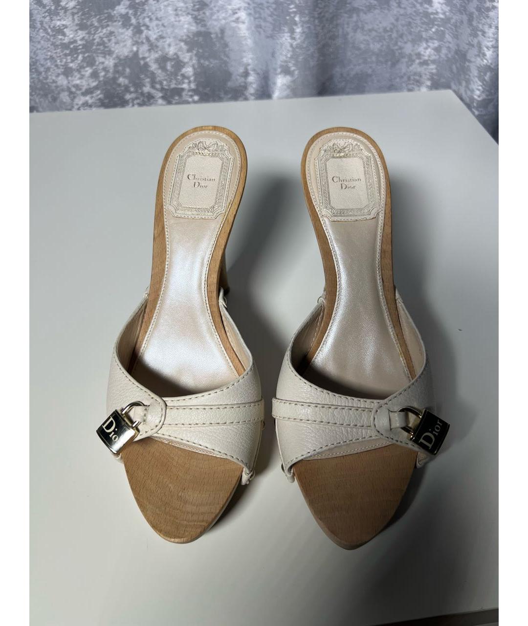 CHRISTIAN DIOR Бежевые кожаные мюли, фото 2