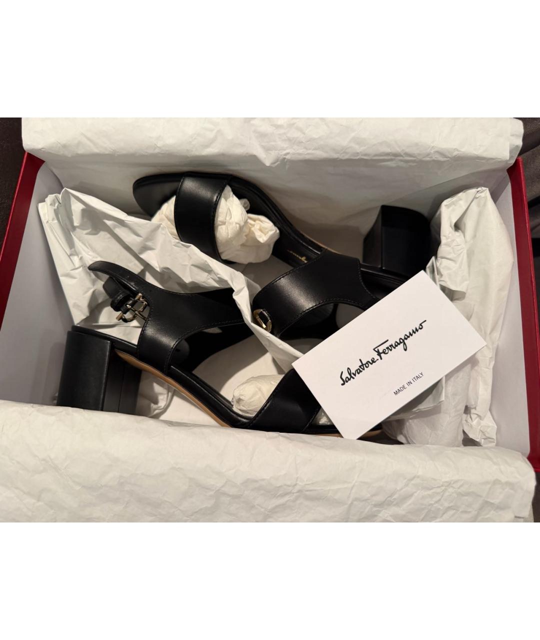 FERRAGAMO Черные кожаные босоножки, фото 5