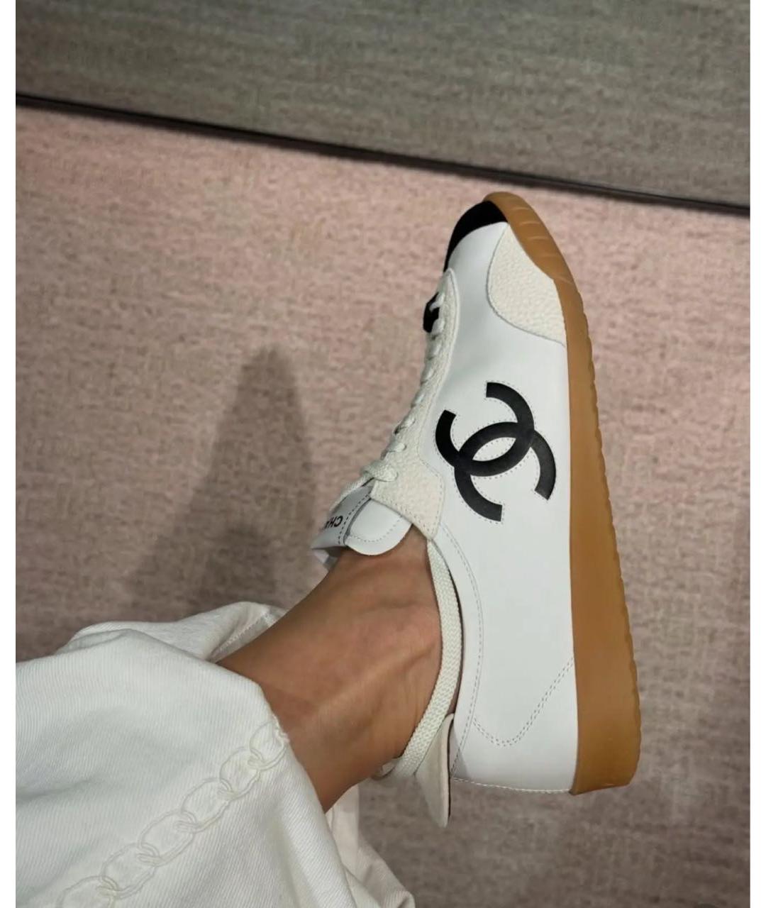 CHANEL Белые кожаные кеды, фото 3
