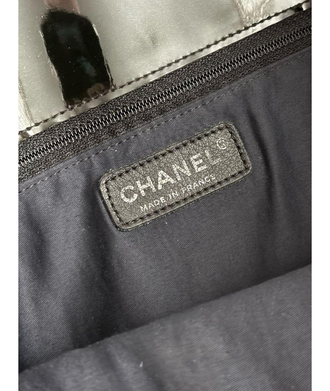 CHANEL Черная сумка тоут из лакированной кожи, фото 5