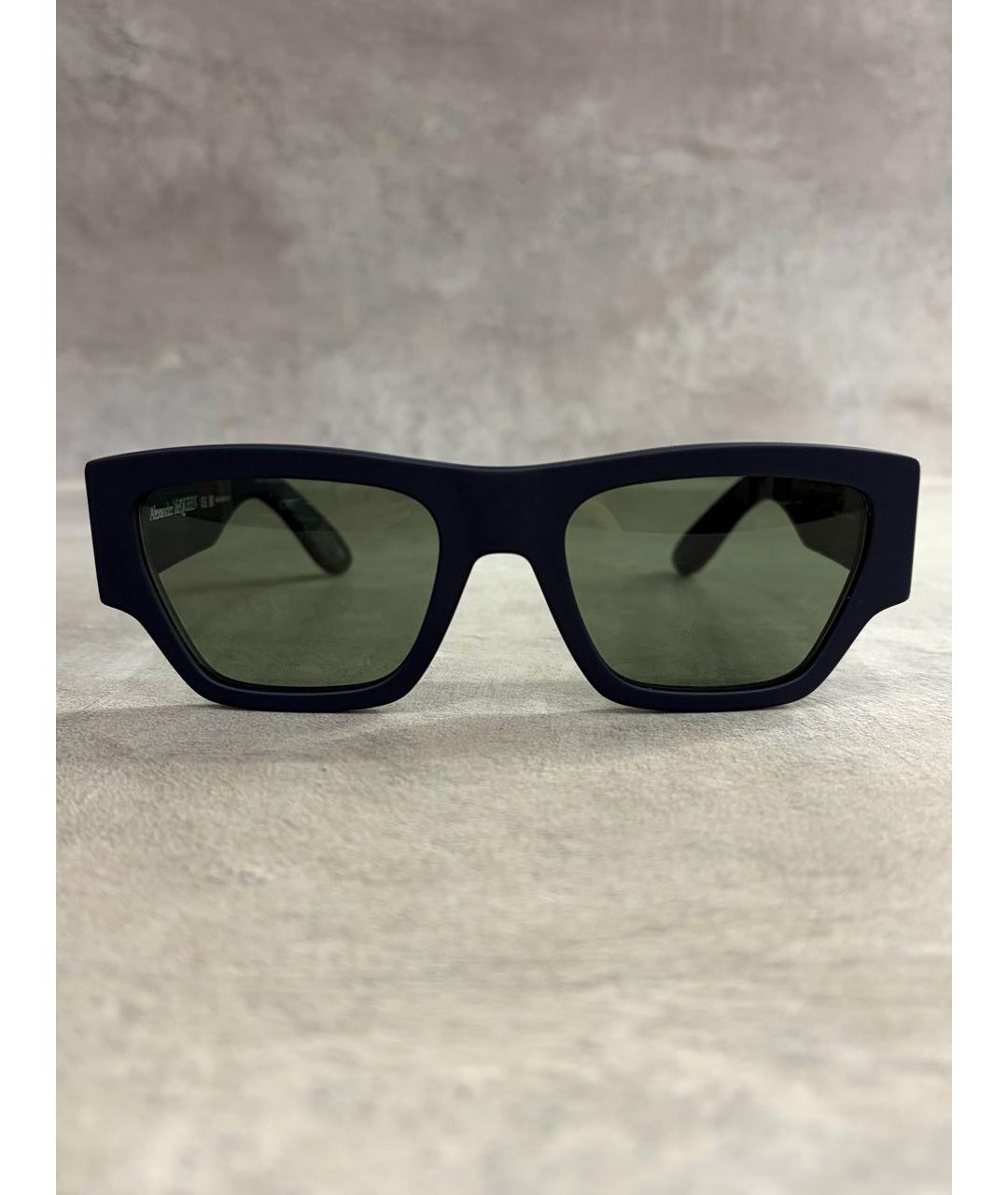 ALEXANDER MCQUEEN Темно-синие пластиковые солнцезащитные очки, фото 4