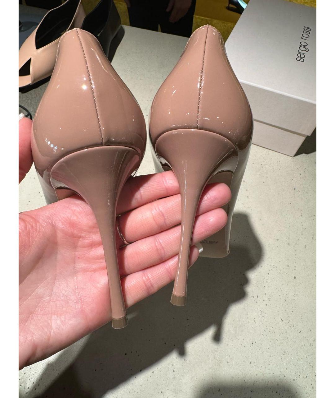 SERGIO ROSSI Бежевые туфли из лакированной кожи, фото 2