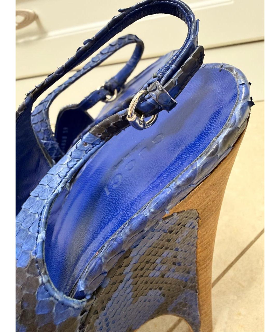 GUCCI Темно-синие босоножки из экзотической кожи, фото 4