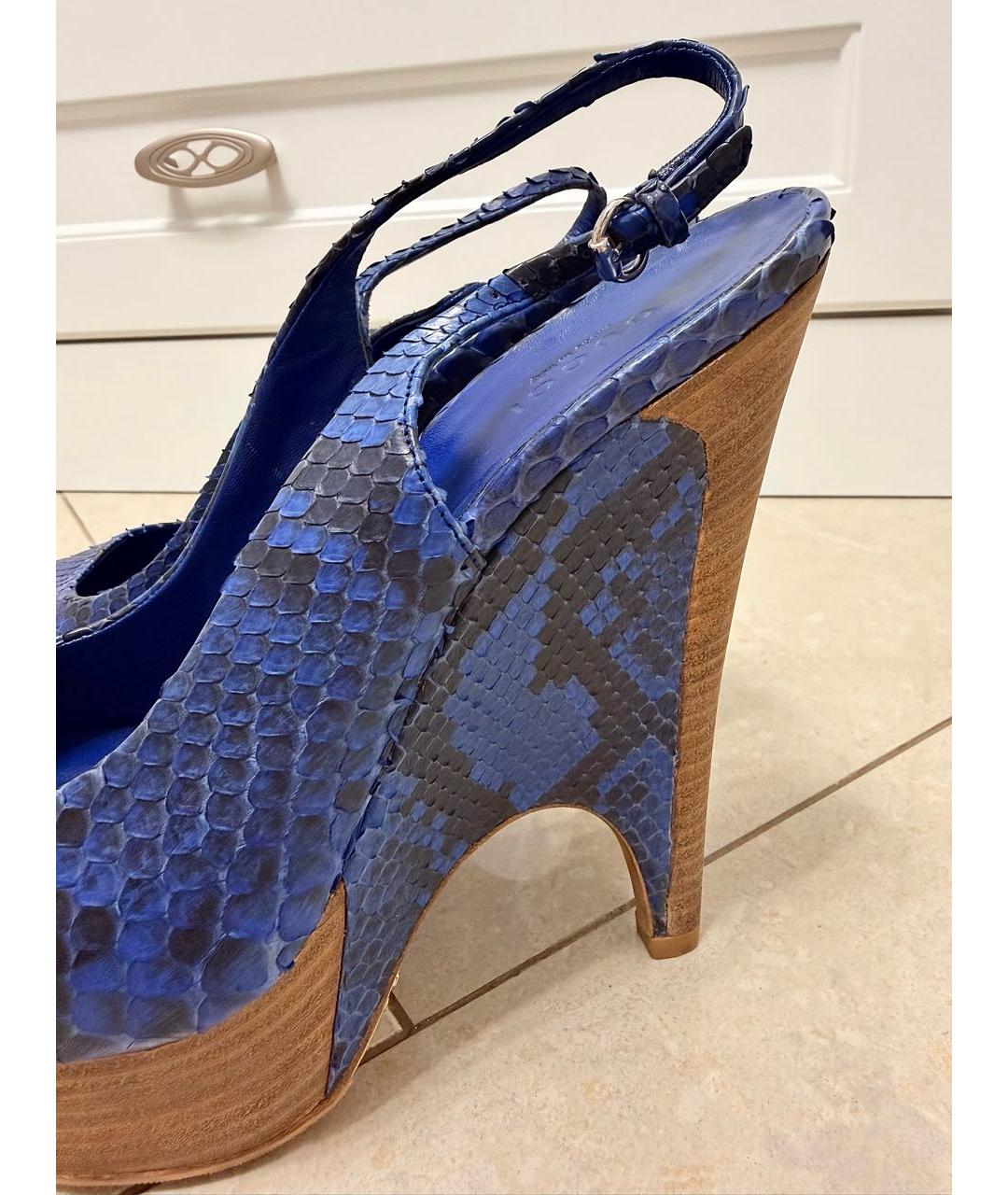 GUCCI Темно-синие босоножки из экзотической кожи, фото 3