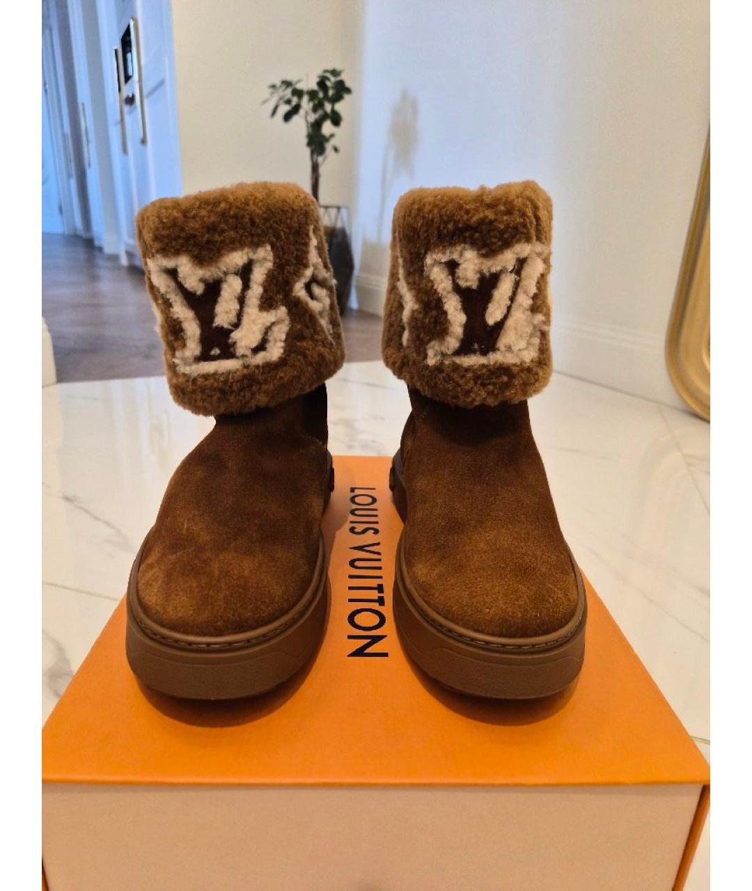 LOUIS VUITTON Коричневые замшевые ботинки, фото 2