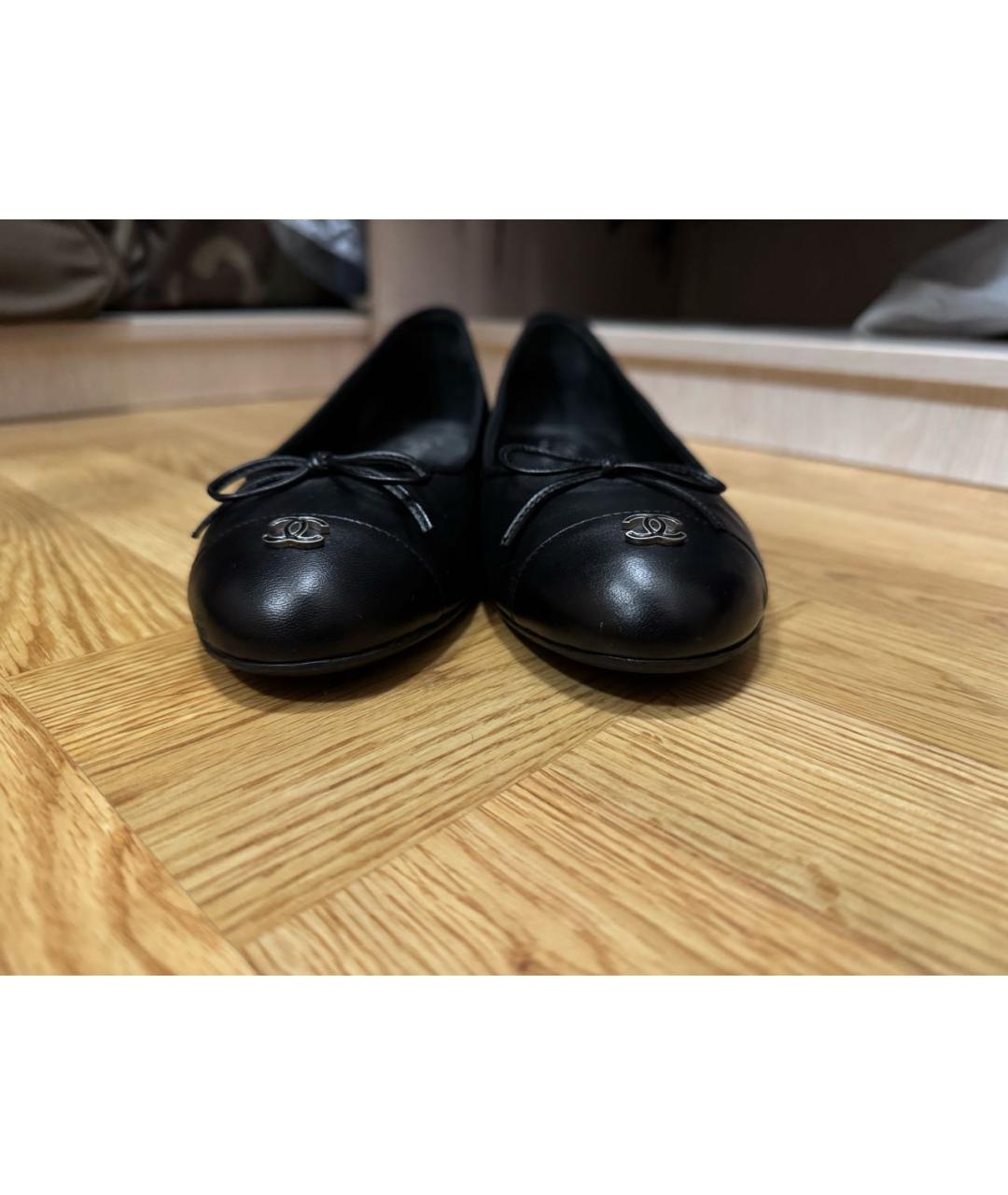 CHANEL Черные кожаные балетки, фото 2